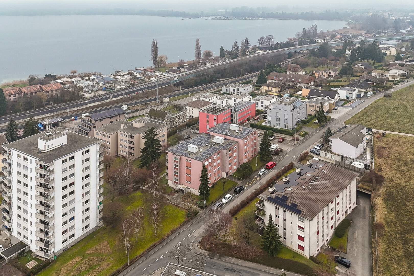 außenansicht mit aerial view, water view, seesicht, und overcast