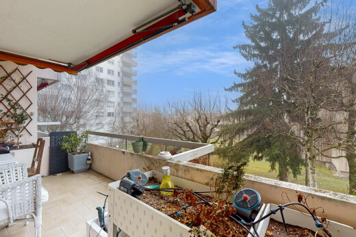 balkon mit from property und day time