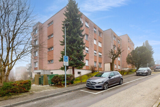 außenansicht mit blick auf wohnanlage, apartment complex view, day time, und from community