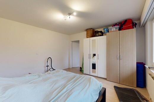 chambre avec cloison sèche, drywall, inside property, placard, et radiateur