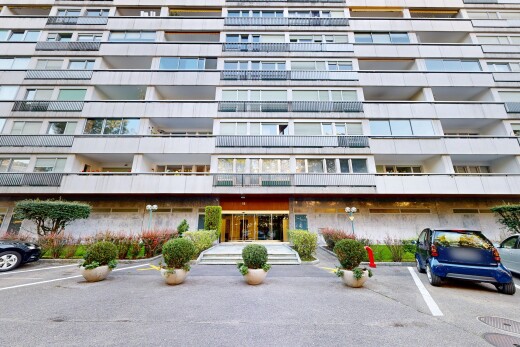 extérieur du bâtiment avec vue sur le complexe d'appartements, apartment complex view, et parking