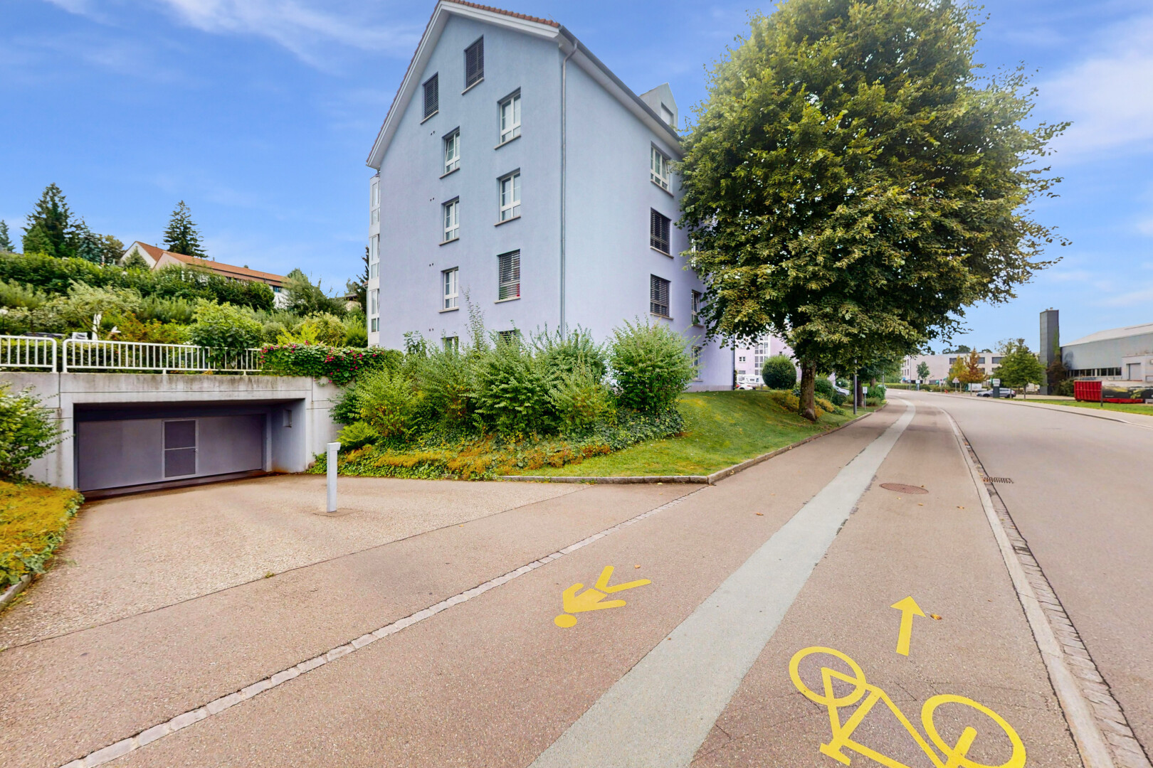extérieur du bâtiment avec day time et property visible