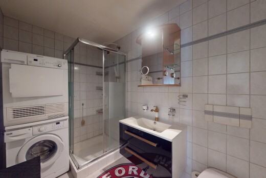 bad mit fliesenwand, tile wall, komplettes badezimmer, schminktisch, und tile shower