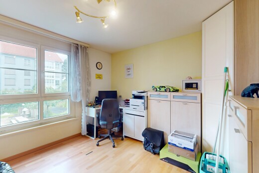 büro mit holzfußboden, wood finish floor, natürliches licht, natural light, und gipskartonwand