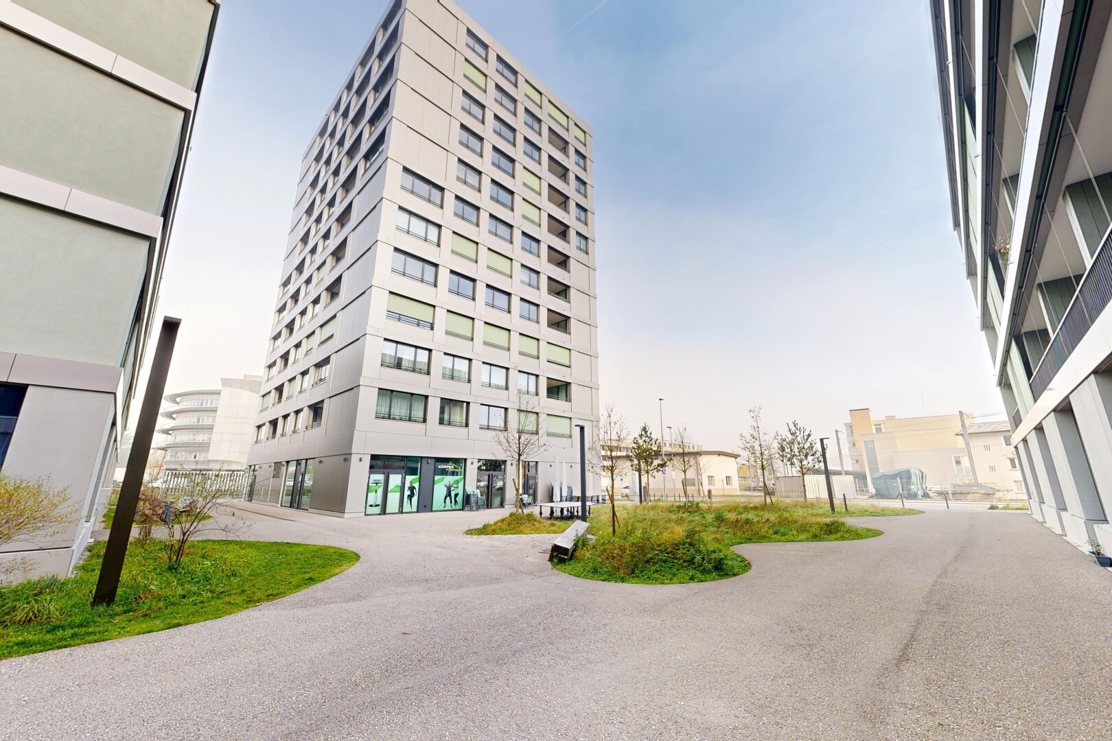 außenansicht mit day time, blick auf wohnanlage, und apartment complex view