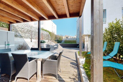 terrasse mit essbereich im freien