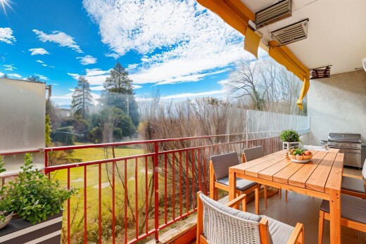 balcon avec ventilation, gril, coin repas extérieur, et balcon
