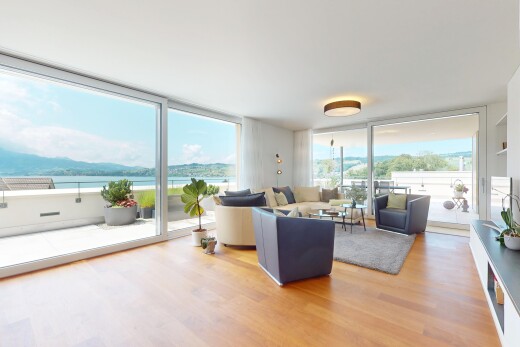 wohnzimmer mit wood finish floor, holzfußboden, natural light, natürliches licht, und inside property