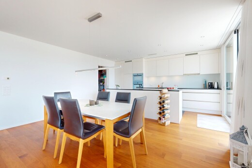 esszimmer mit inside property, wood finish floor, holzfußboden, drywall, und gipskartonwand