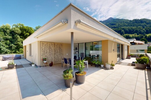 terrasse mit terrasse, property visible, und day time