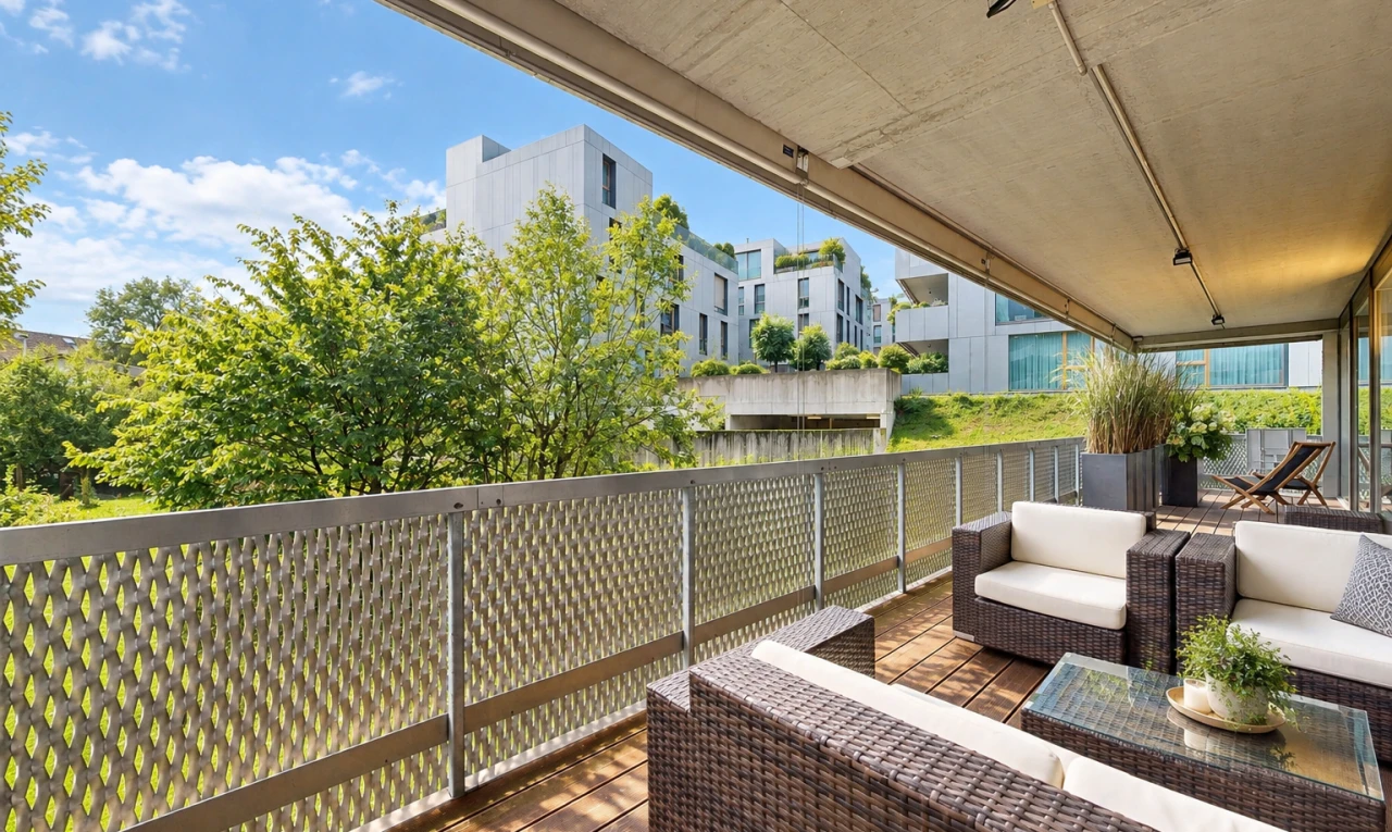 terrasse avec espace de vie extérieur, from property, day time, et view focus