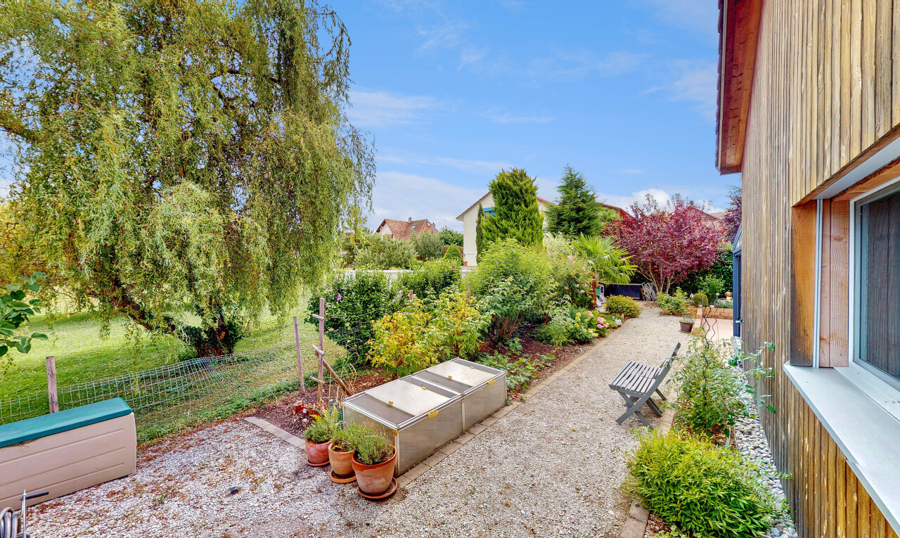 jardin avec from property et day time
