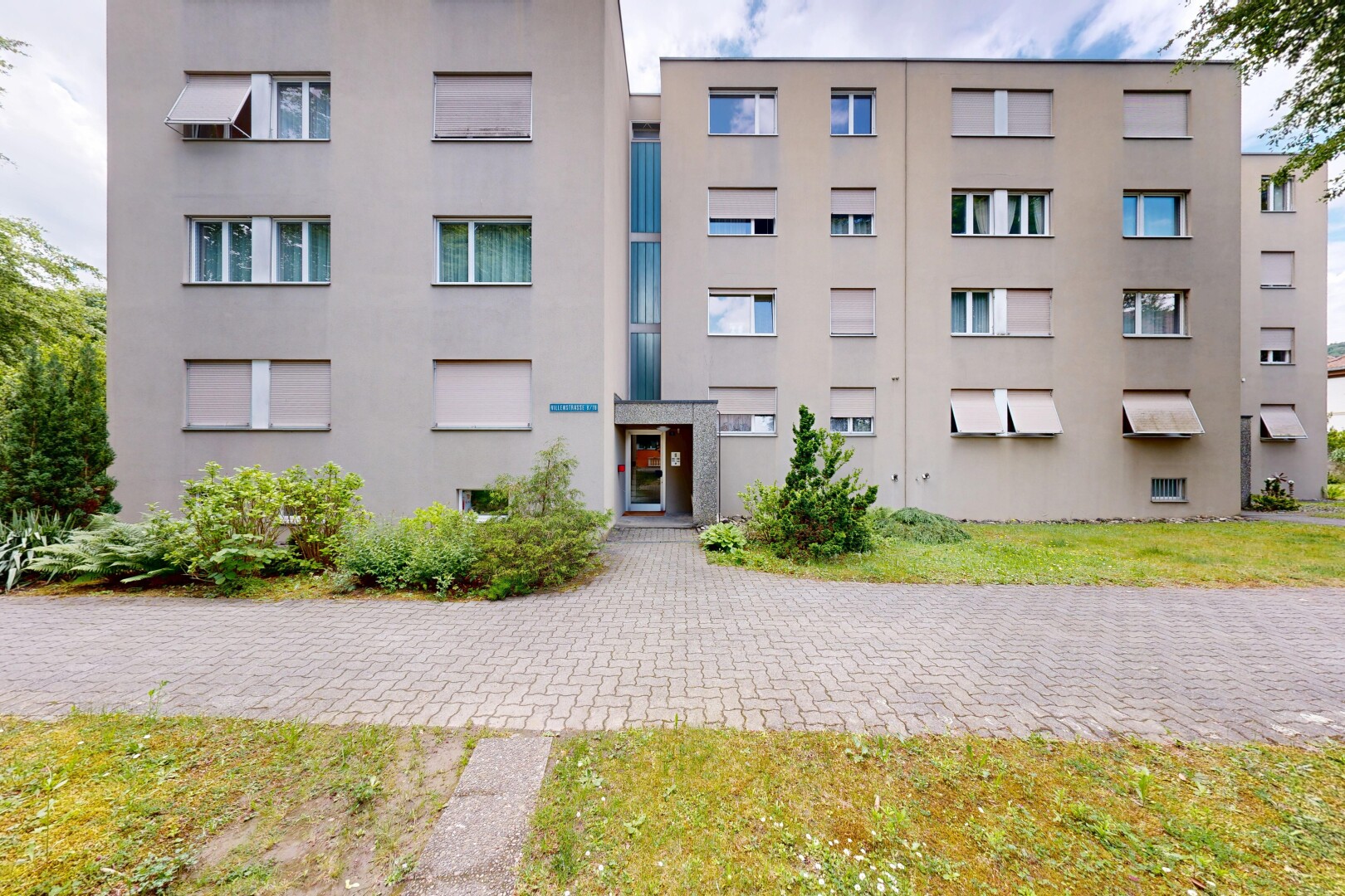 view of apartment building / complex