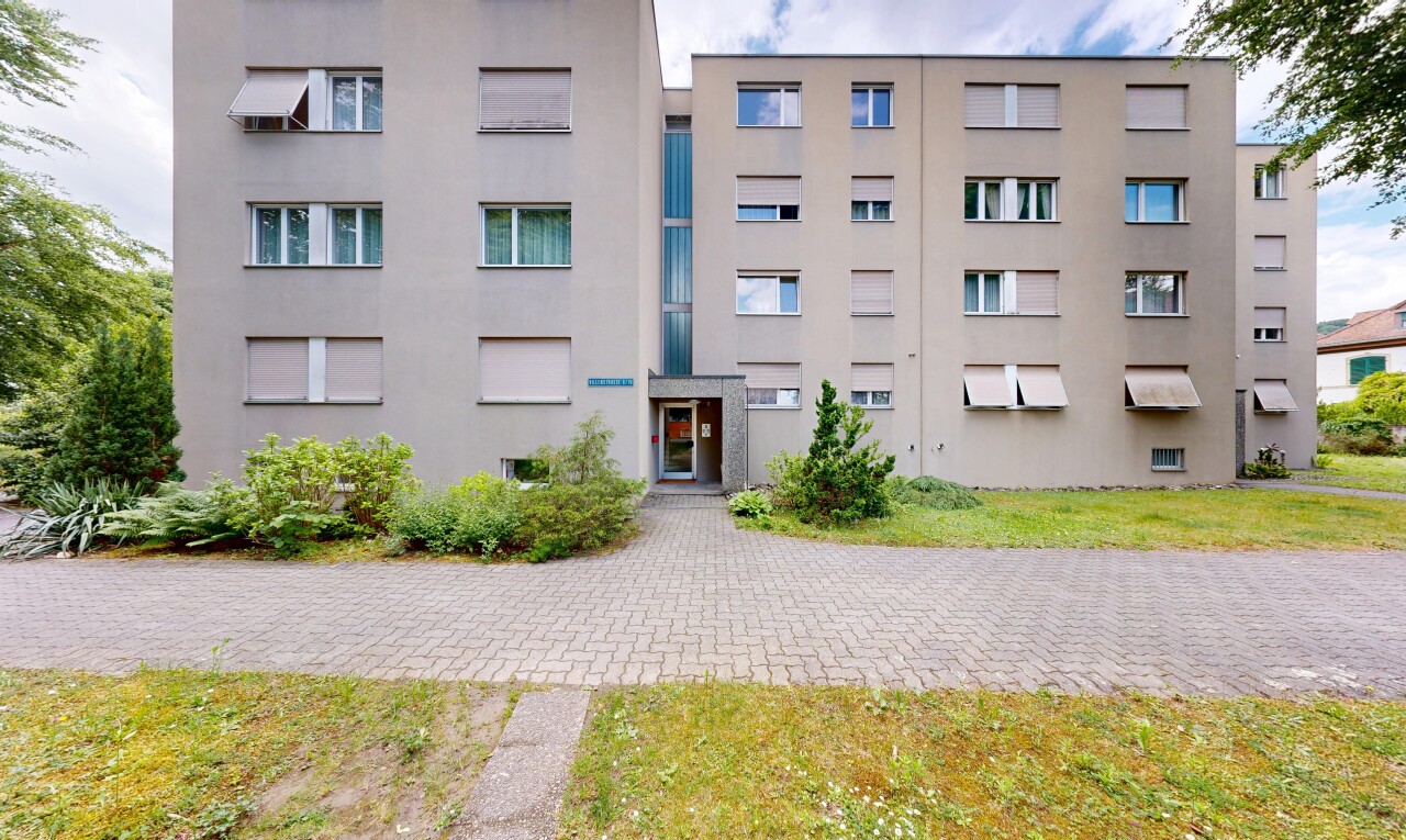 view of apartment building / complex