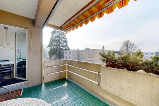 schwimmbad mit balkon, from property, und overcast