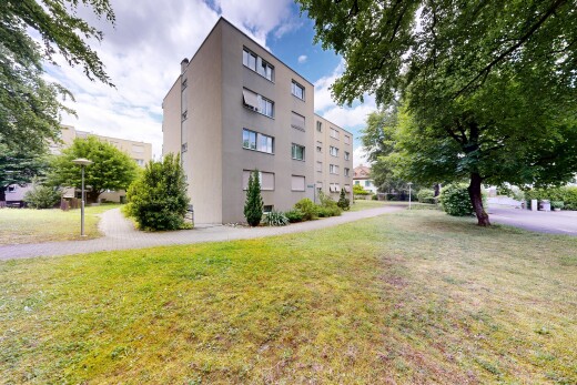 extérieur du bâtiment avec day time, apartment complex view, vue sur le complexe d'appartements, et from community