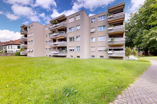 extérieur du bâtiment avec day time, vue sur le complexe d'appartements, apartment complex view, et from community
