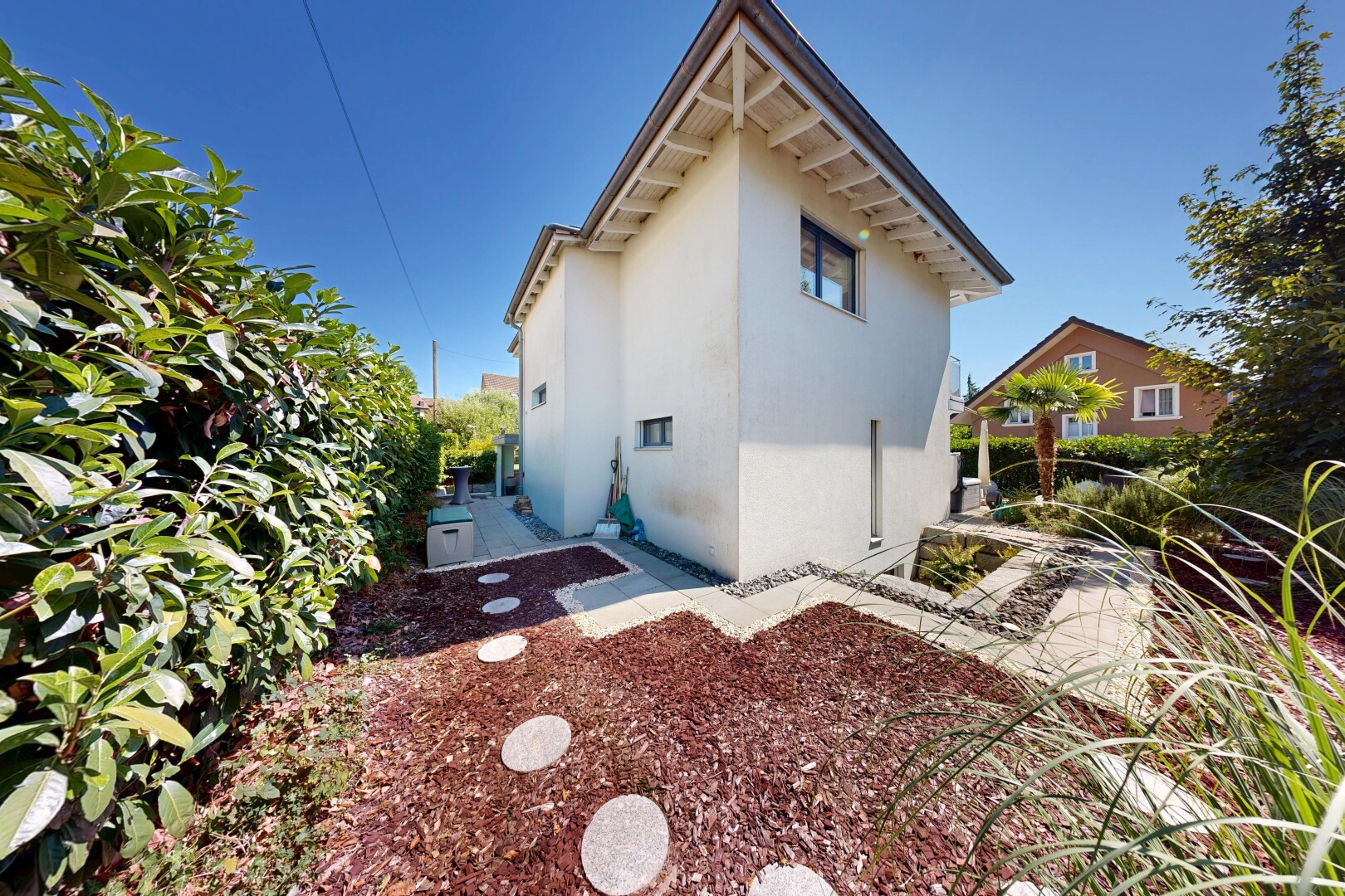 außenansicht mit property visible, stuckverkleidung, day time, und from property