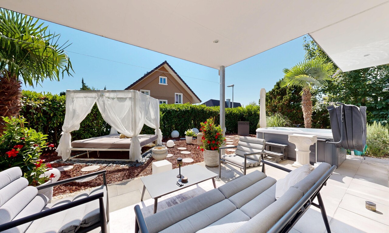 terrasse mit wohnraum im freien, whirlpool, terrasse, from property, und day time
