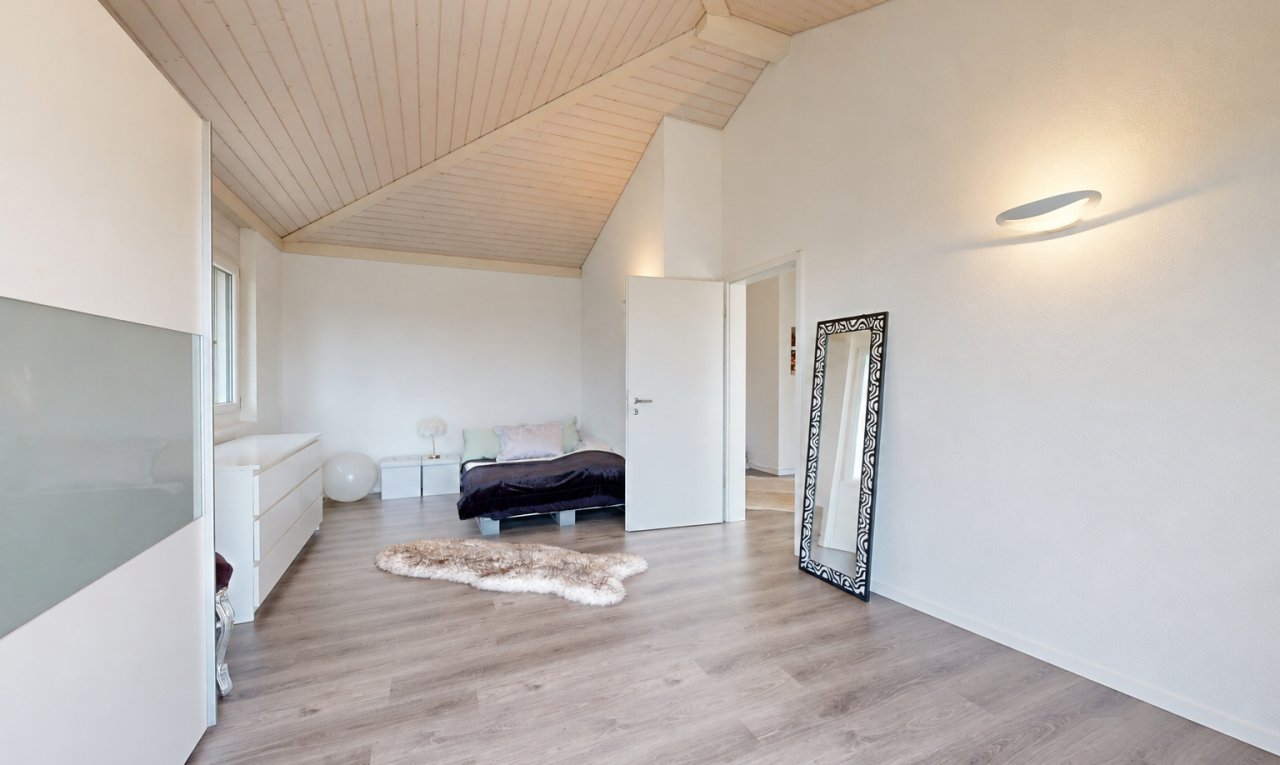 wohnzimmer mit high end ceiling, vaulted ceiling, dachschräge, high ceiling, und hohe decke