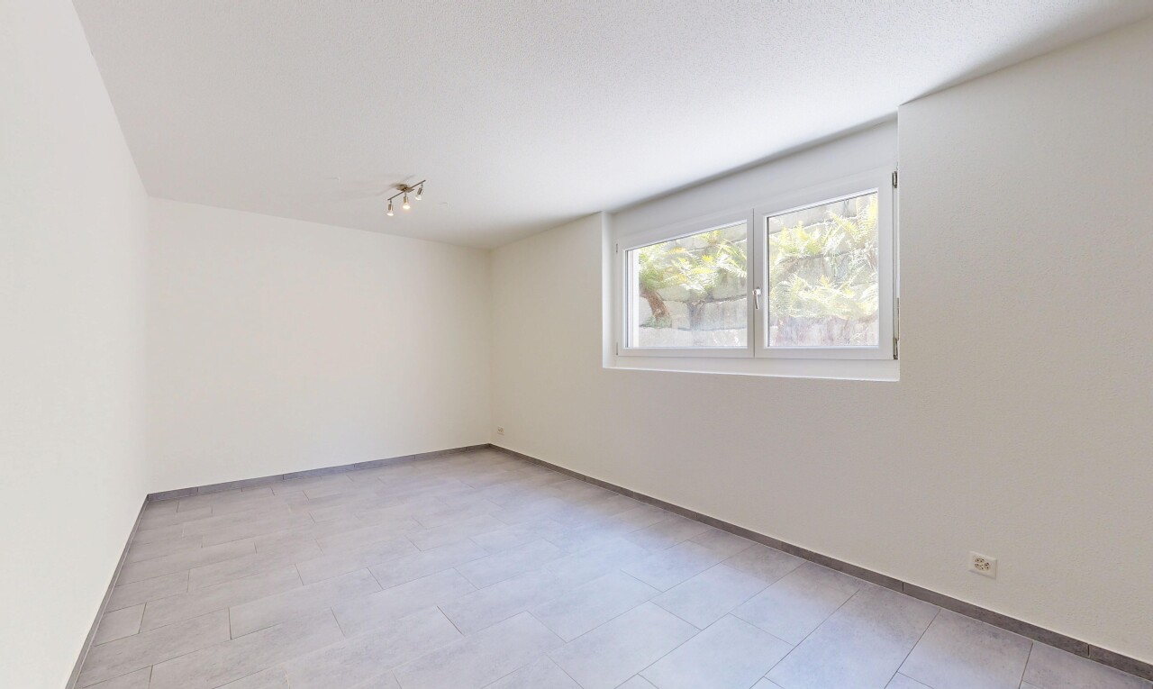 leerer raum mit deckenbeleuchtung, drywall, gipskartonwand, light floor, und inside property