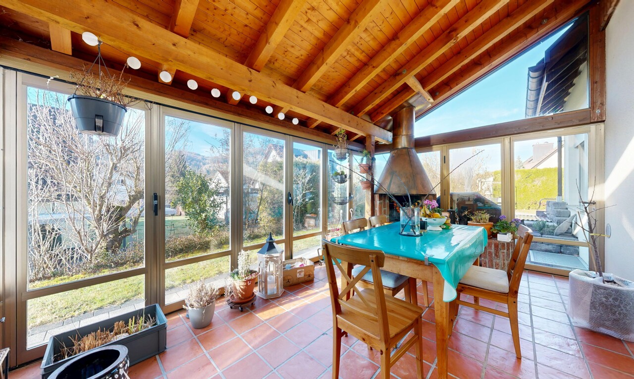 terrasse mit wintergarten, day time, essbereich im freien, und inside property