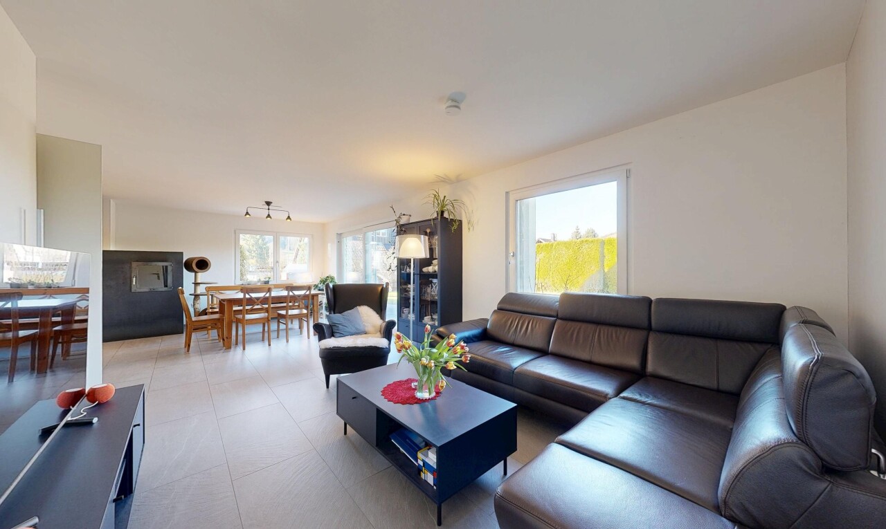 wohn- / esszimmer mit natural light, natürliches licht, inside property, drywall, und gipskartonwand