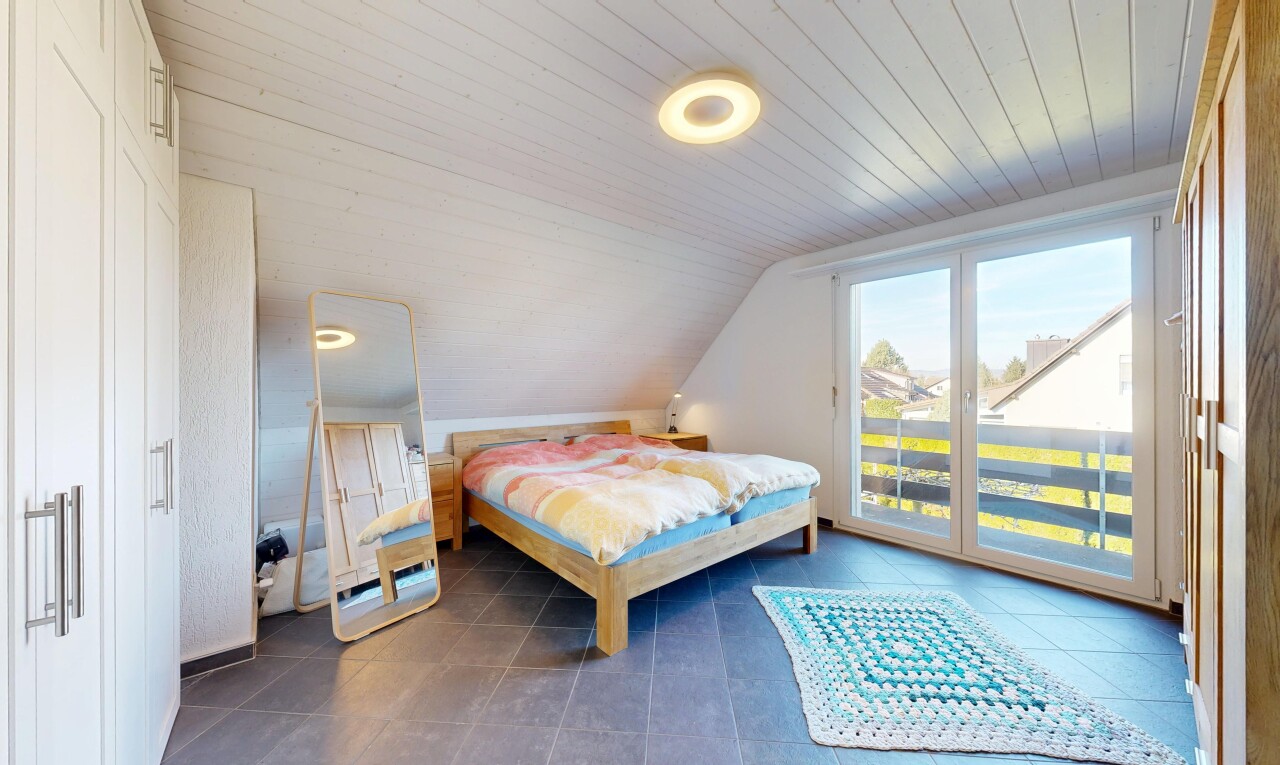 zimmer / schlafzimmer mit day time, natürliches licht, natural light, zusätzliches zimmer, und dachschräge