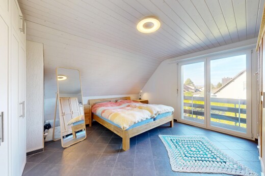 zimmer / schlafzimmer mit day time, natürliches licht, natural light, zusätzliches zimmer, und dachschräge