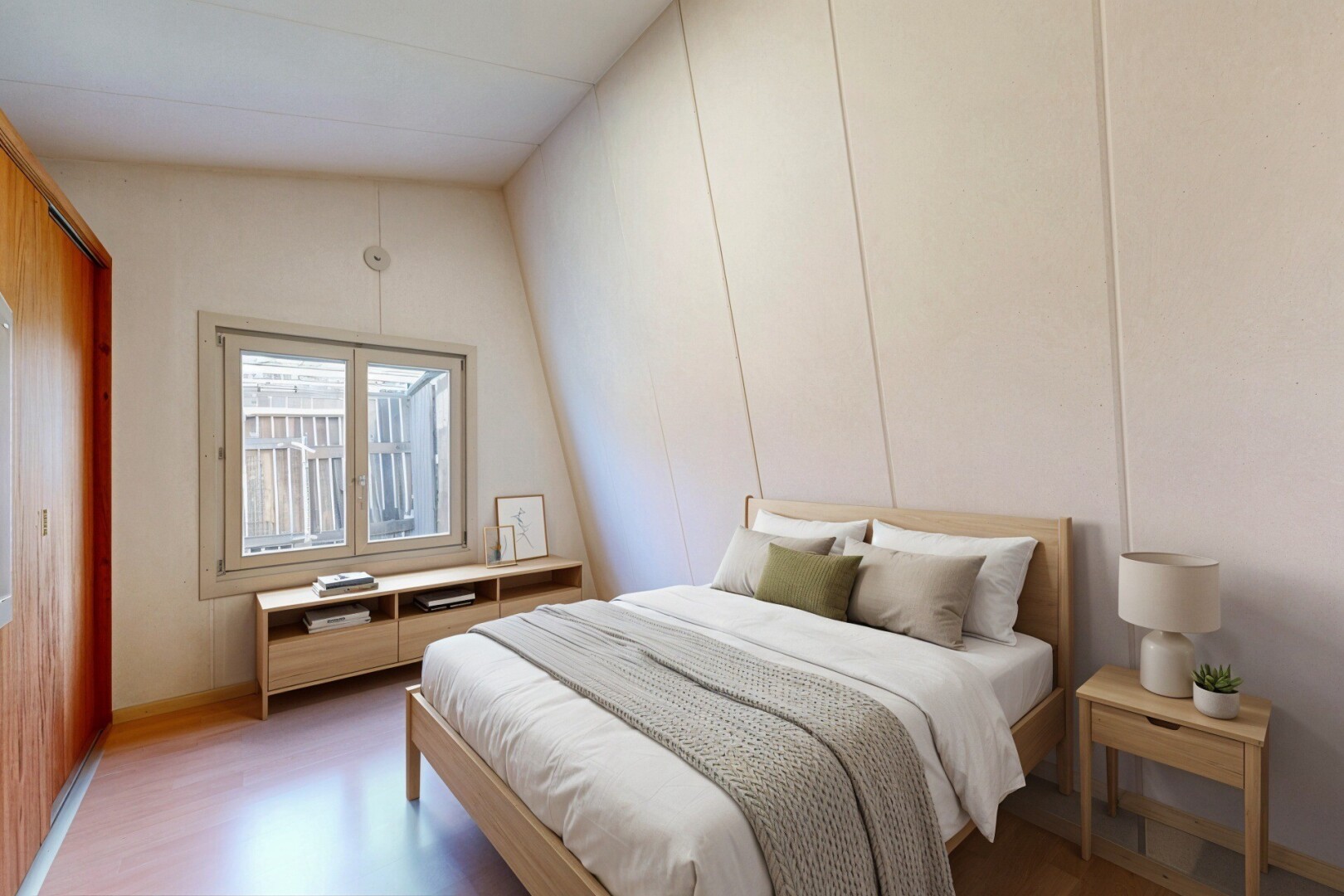 leerer raum mit vaulted ceiling, dachschräge, wood finish floor, holzfußboden, und natural light