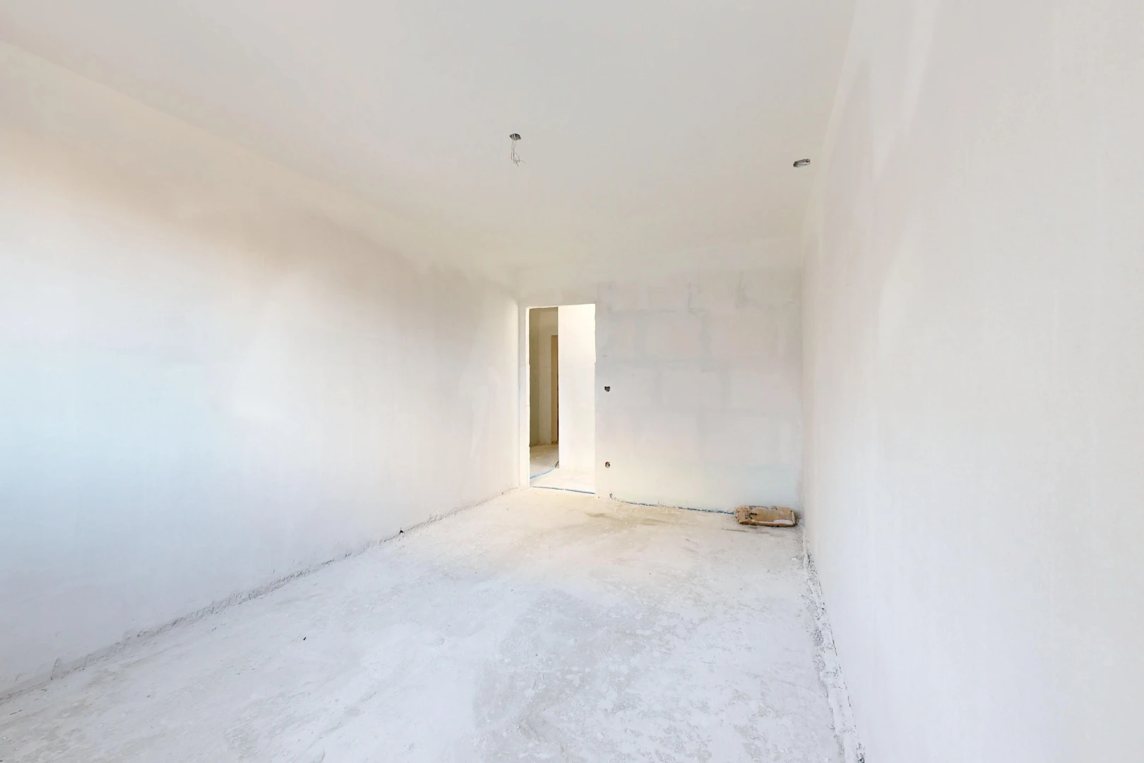 pièce vide avec concrete floor, sol en béton, inside property, drywall, et cloison sèche