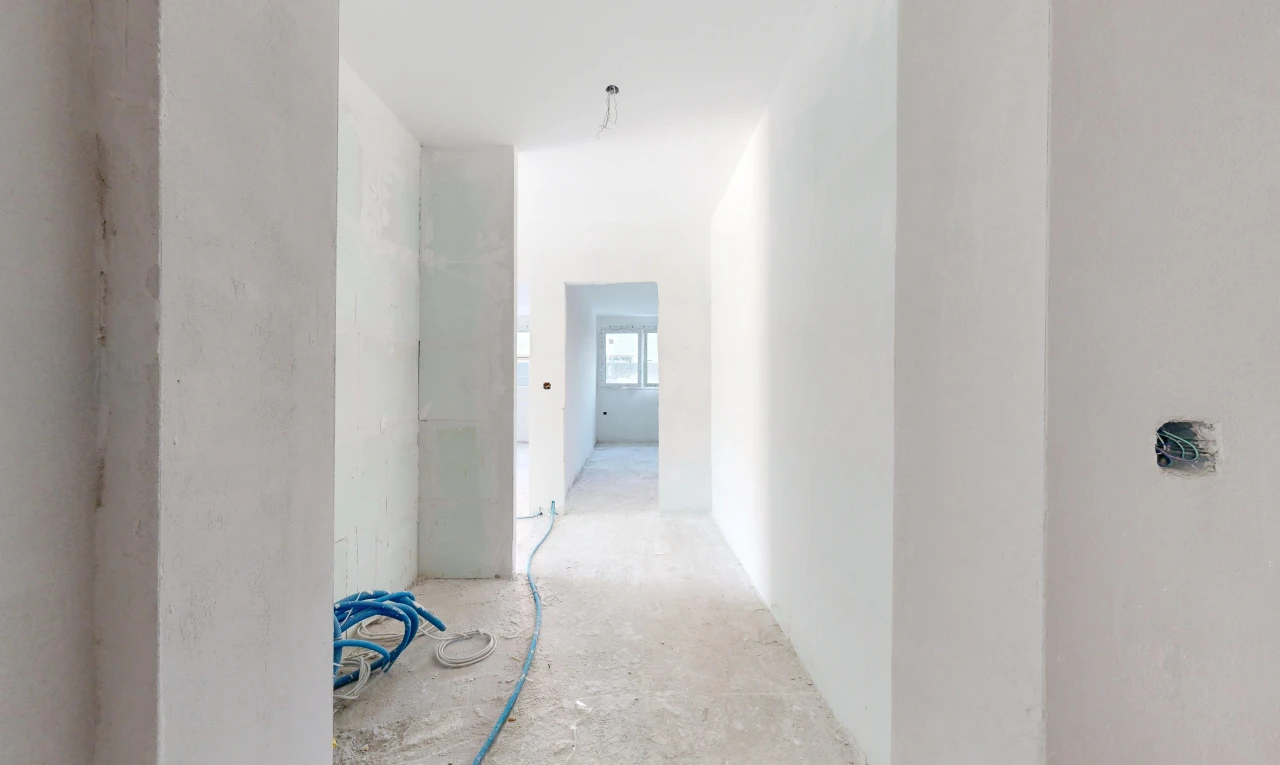 couloir avec inside property et unfinished floor