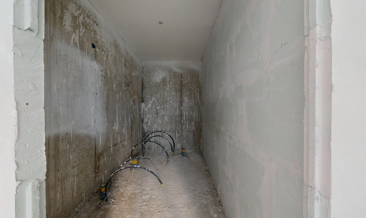 pièce vide avec inside property et unfinished floor