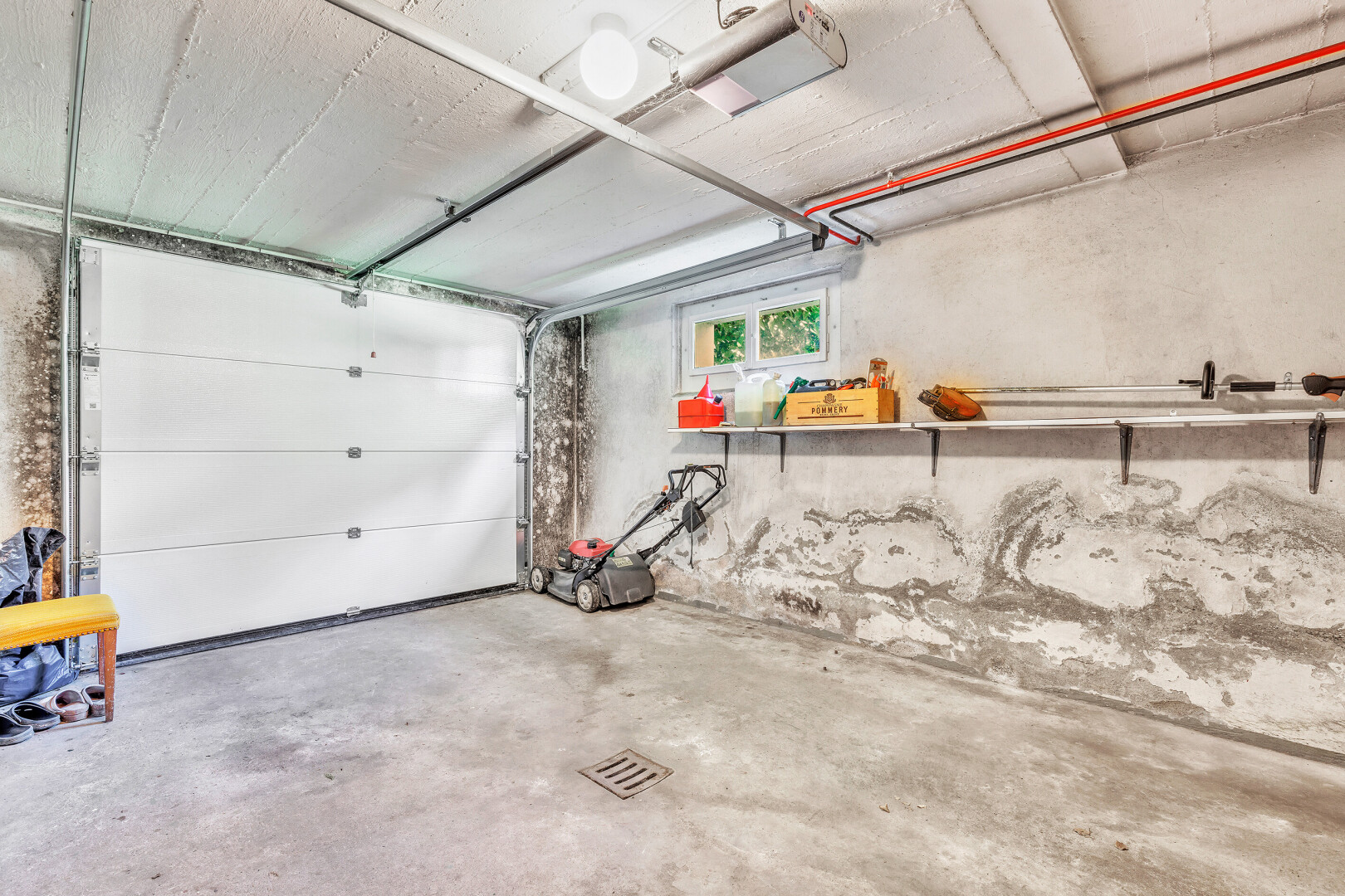 parking avec inside property