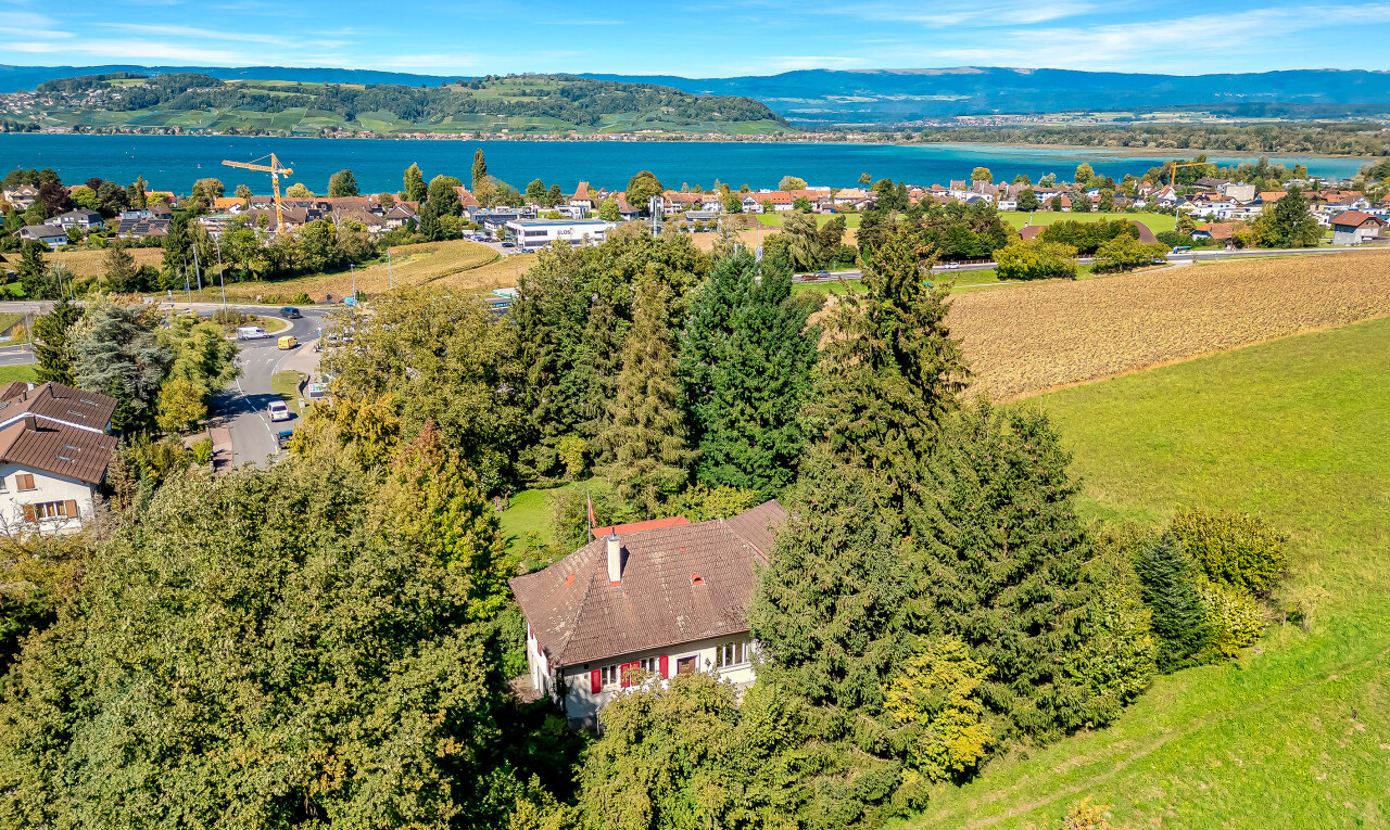 seesicht mit day time, water view, seesicht, aerial view, und blick auf die berge