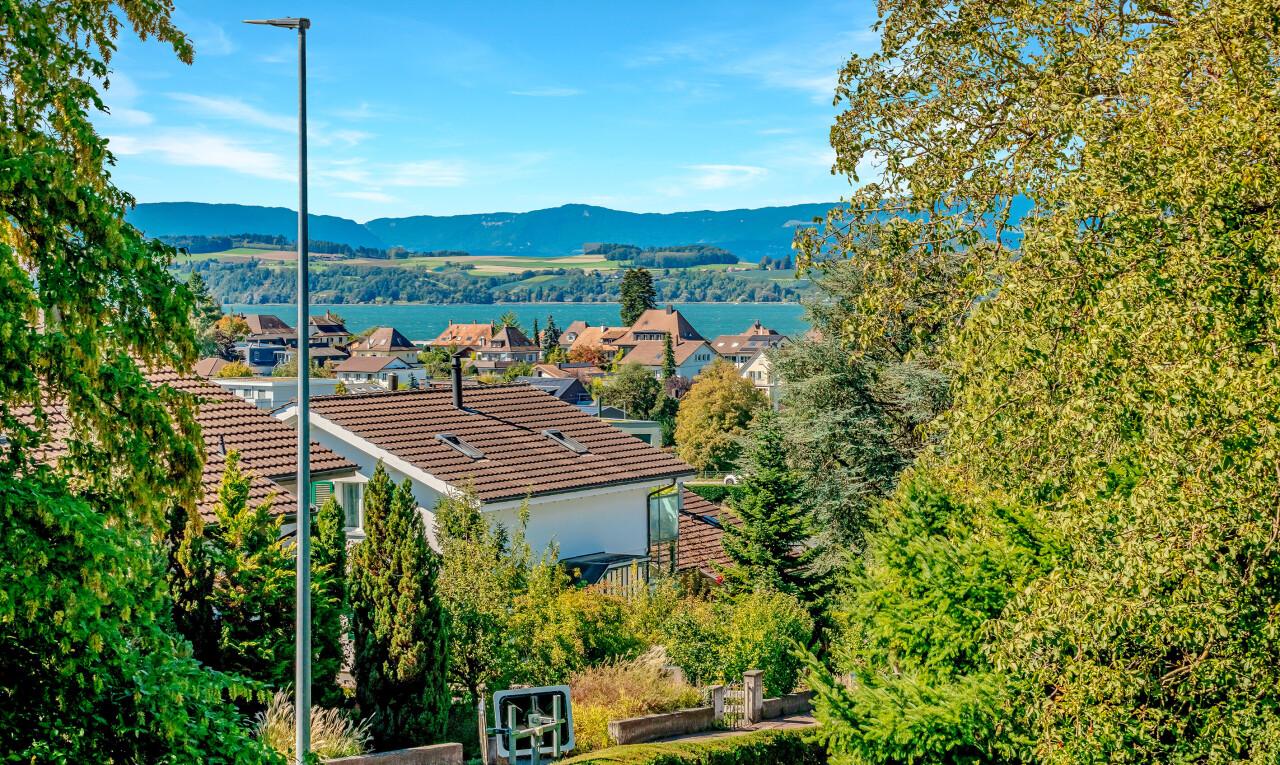 vue sur la montagne avec mountain view, day time, vue sur la montagne, water view, et vue sur l'eau