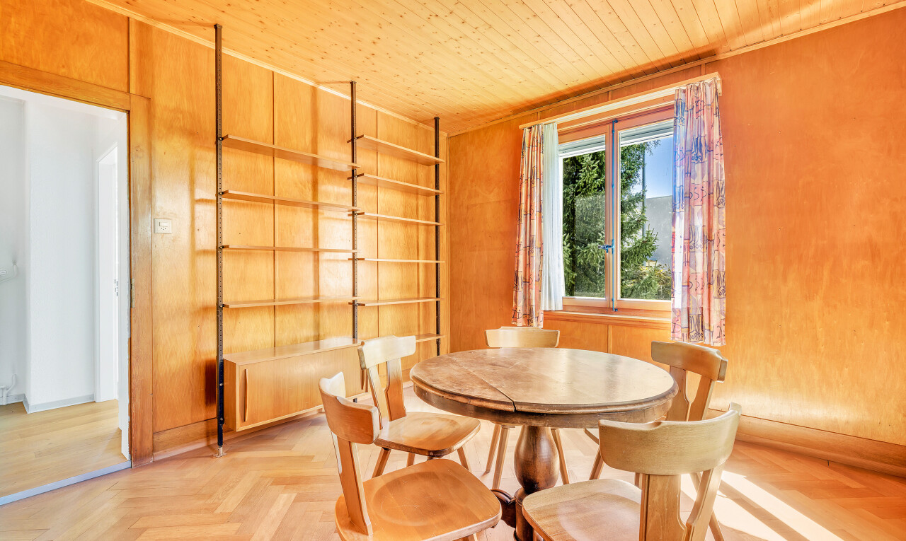 salle à manger avec parquet floor, inside property, natural light, lumière naturelle, et wood ceiling