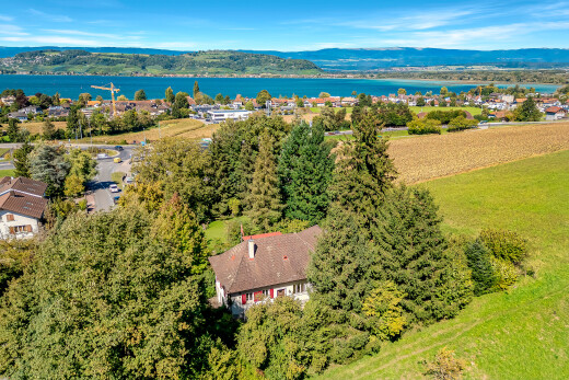 vue sur la mer avec day time, water view, vue sur l'eau, aerial view, et vue sur la montagne