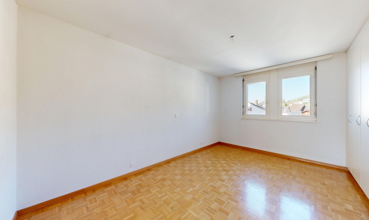 leerer raum mit holzfußboden, wood finish floor, gipskartonwand, drywall, und parquet floor
