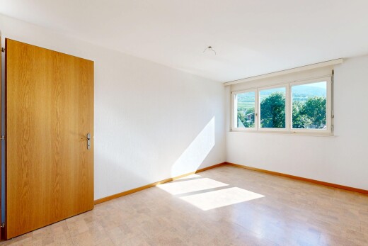 leerer raum mit inside property, gipskartonwand, drywall, natürliches licht, und natural light