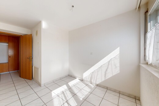 leerer raum mit natürliches licht, natural light, light floor, fliesenboden, und tile floor