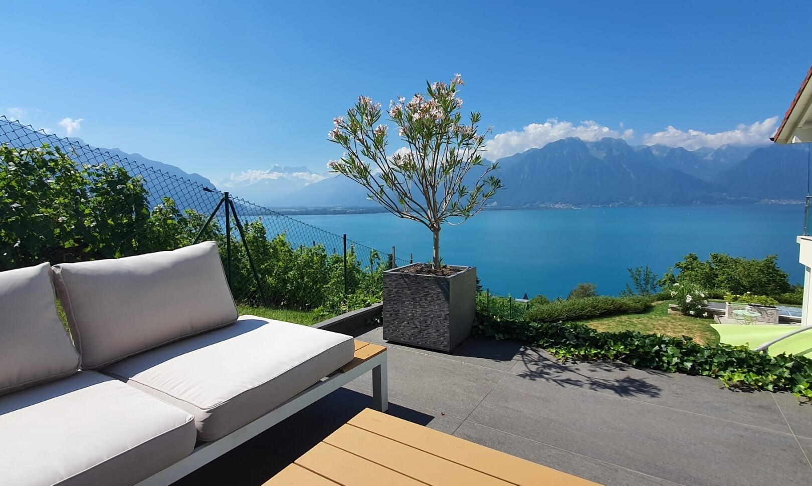 terrasse avec water view, vue sur l'eau, day time, from property, et mountain view