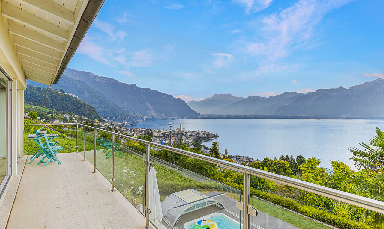 blick auf die berge mit from property, seesicht, water view, blick auf die berge, und mountain view