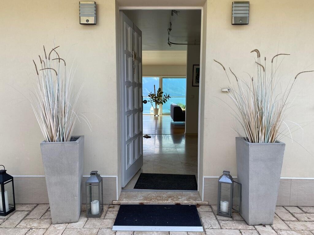 halle / korridor mit inside property, gipskartonwand, drywall, natürliches licht, und natural light