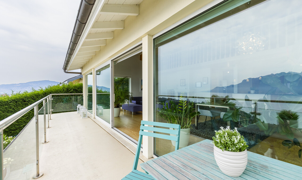 balkon mit blick auf die berge, mountain view, und balkon