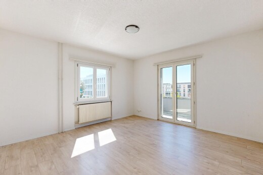 leerer raum mit kühler, holzfußboden, wood finish floor, gipskartonwand, und drywall