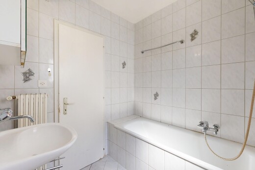 bad mit fliesenwand, tile wall, bad, komplettes badezimmer, und kühler