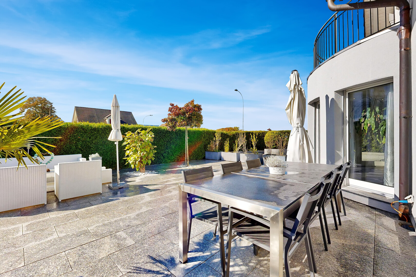 terrasse avec coin repas extérieur, day time, terrasse, et from property