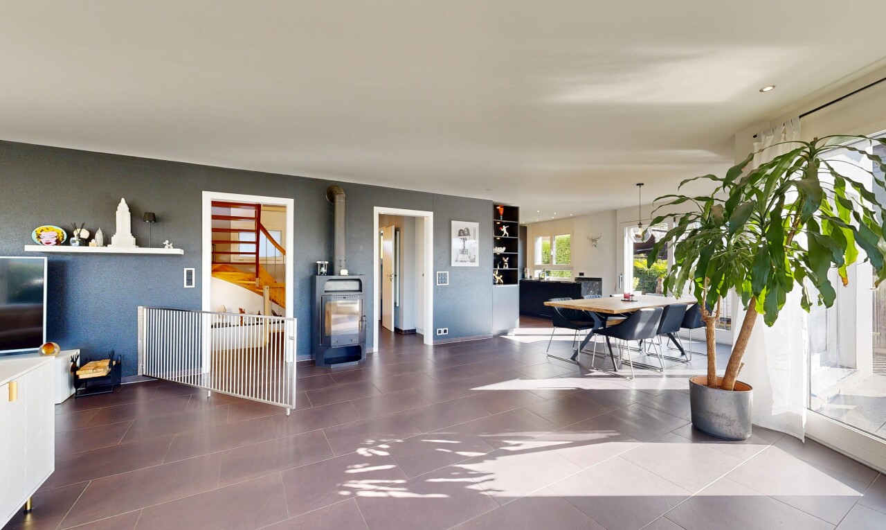 réception / lobby avec inside property, natural light, et drywall