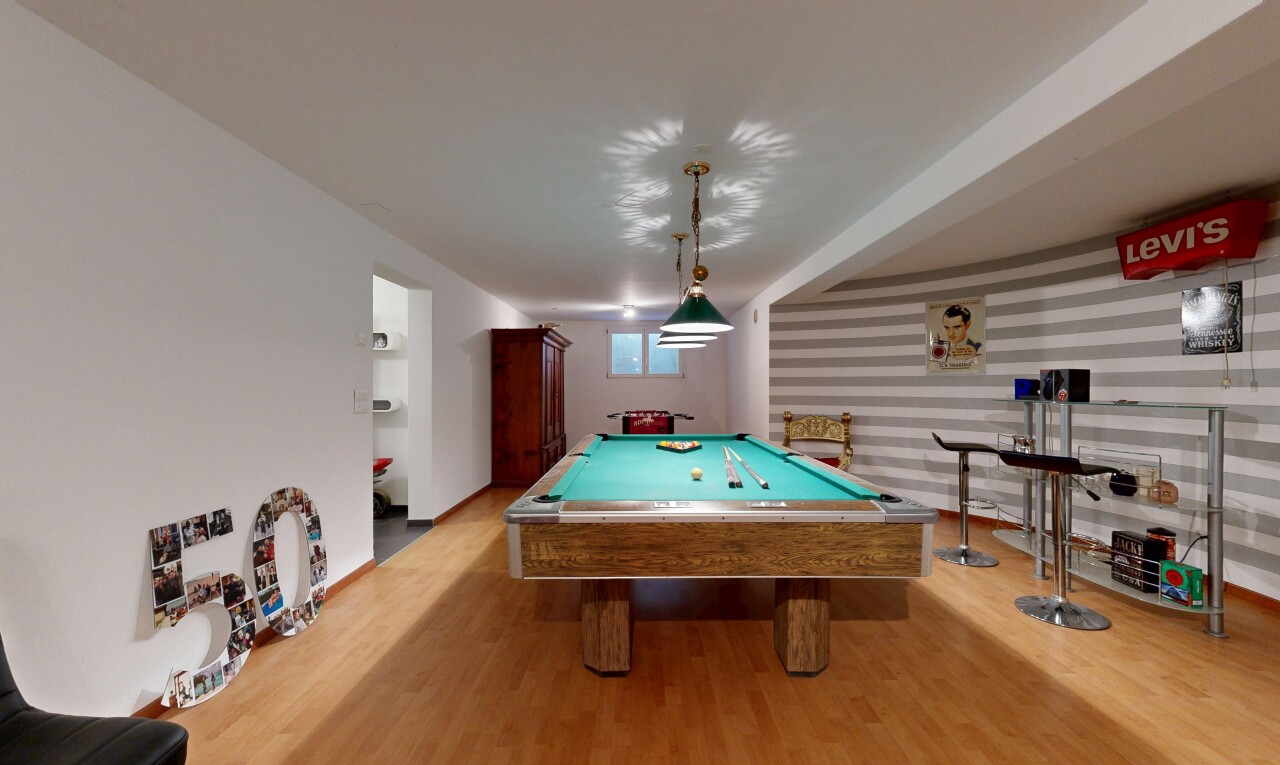 piscine avec billard et inside property